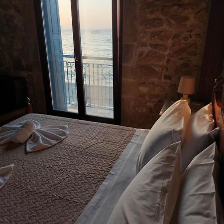 Volakas Beachfront Suites レティムノ エクステリア 写真