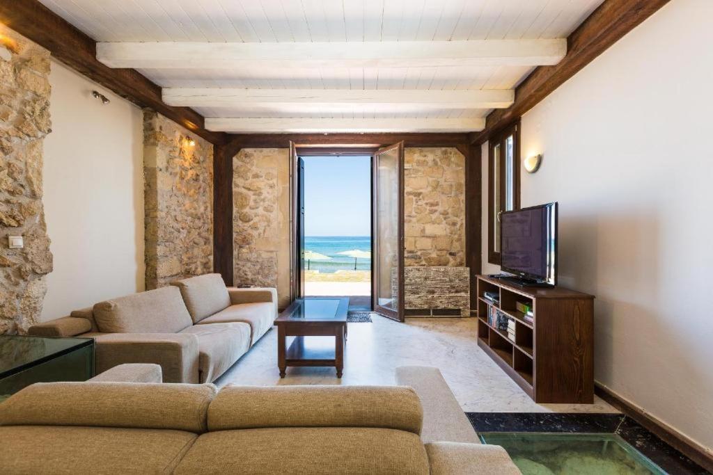 Volakas Beachfront Suites レティムノ エクステリア 写真