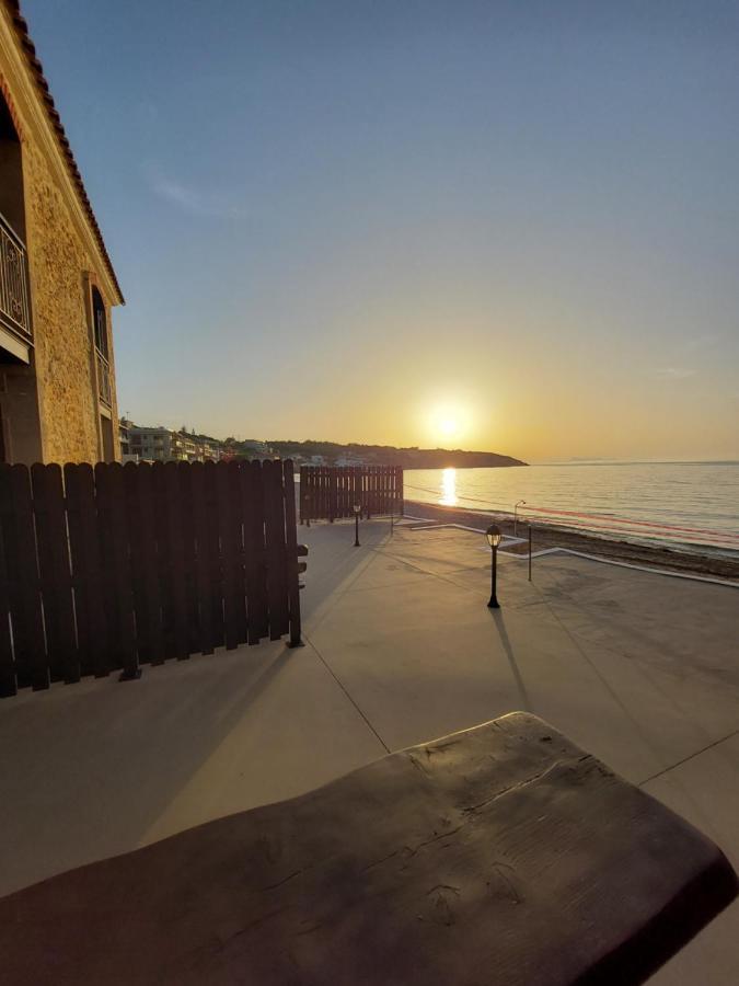 Volakas Beachfront Suites レティムノ エクステリア 写真