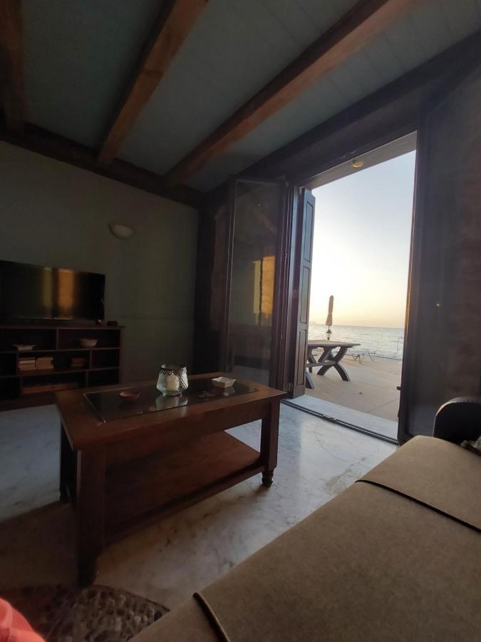 Volakas Beachfront Suites レティムノ エクステリア 写真