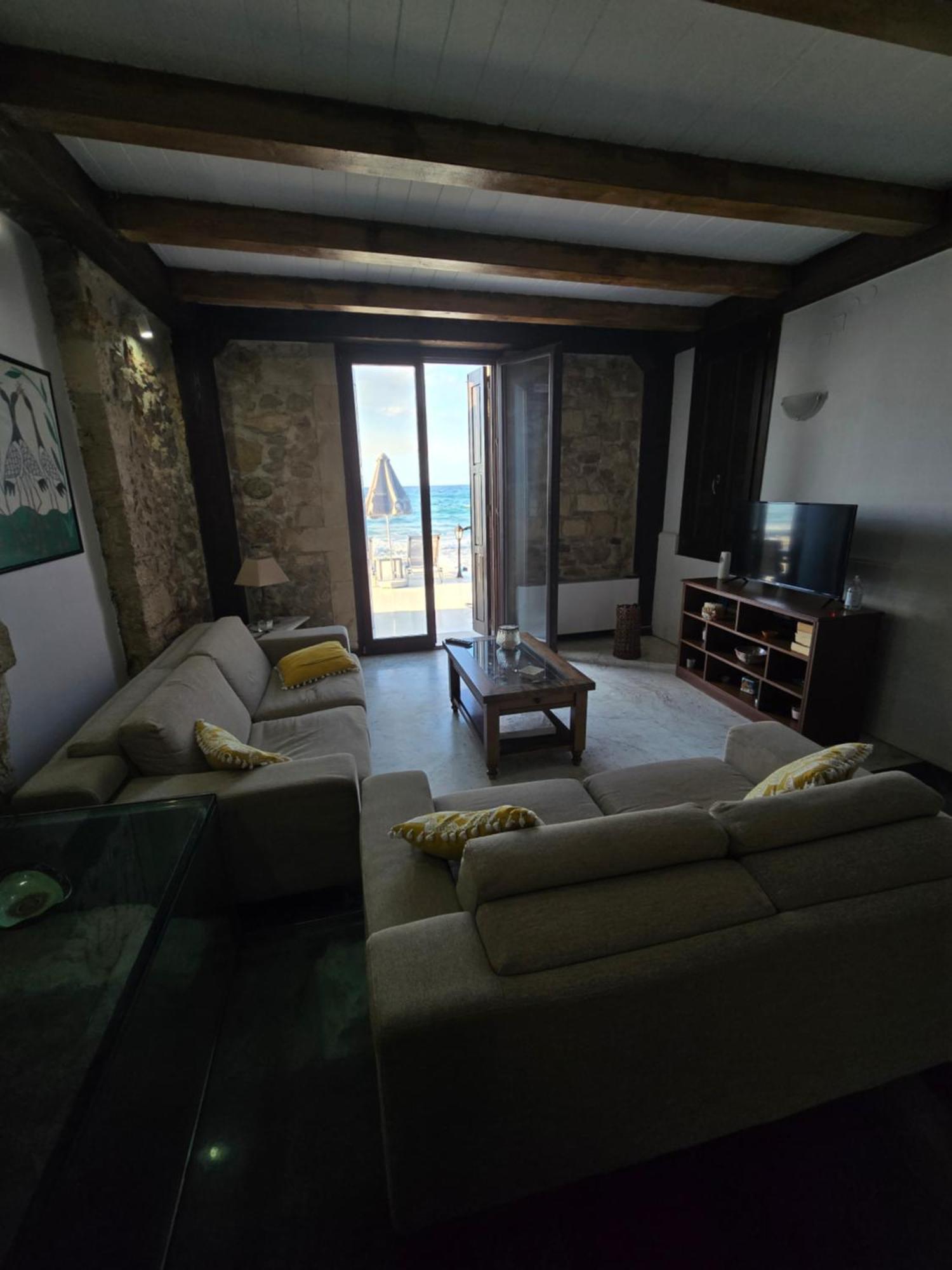 Volakas Beachfront Suites レティムノ エクステリア 写真