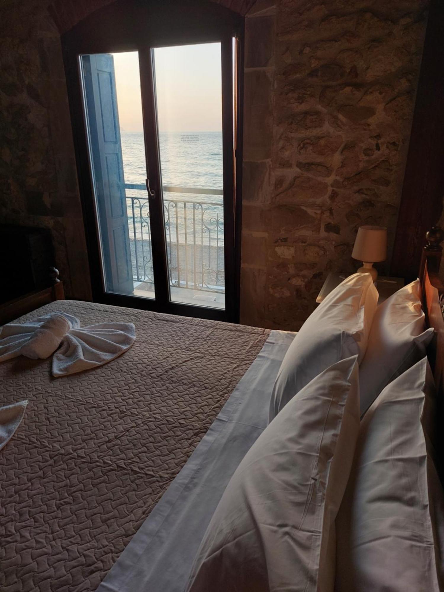 Volakas Beachfront Suites レティムノ エクステリア 写真